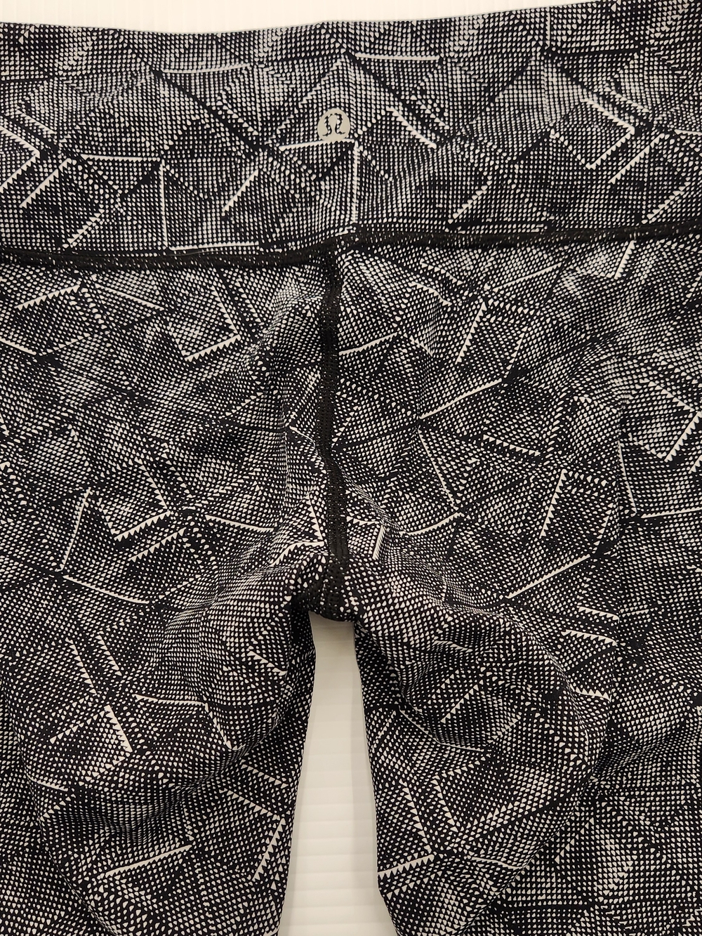 High-Rise Printed Women's Active Leggings in Dark Gray - Picture 7 of 9